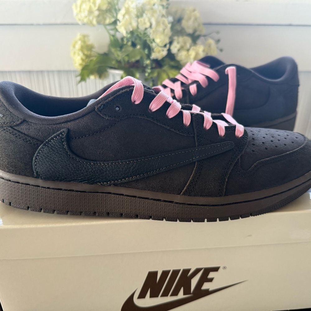 SOLD Travis Scott Jordan 1 low